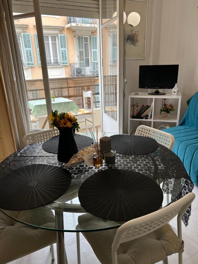 Appartement Lumineux Avec Balcon A Proximite De La Nice