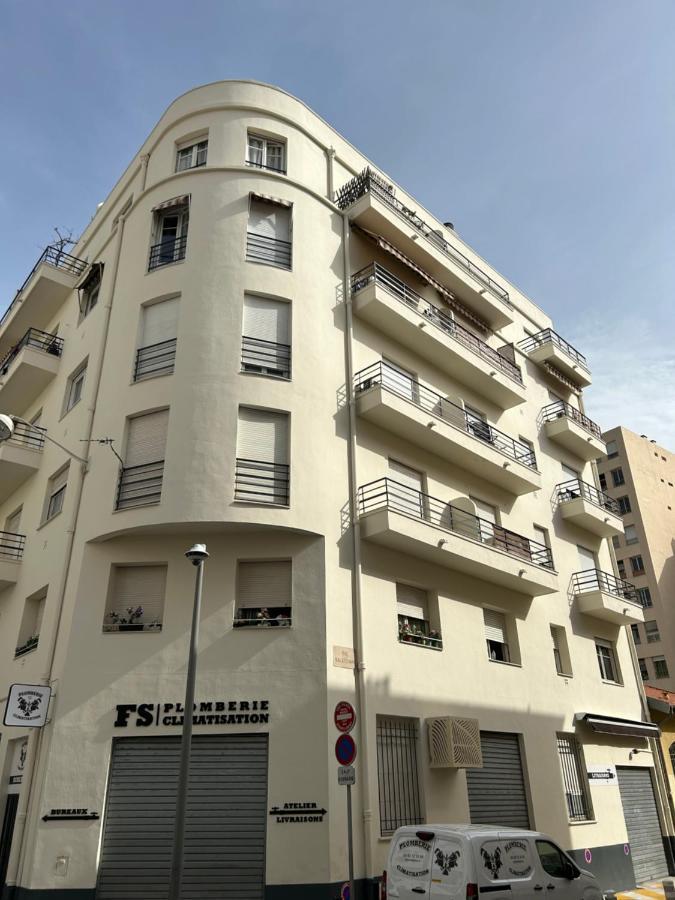 Lumineux Avec Balcon A Proximite De La Appartement *
